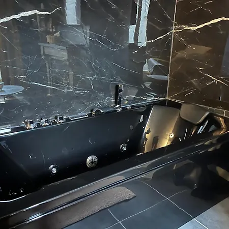 Apartamento La Messaline - And Secretroom - Balneo *